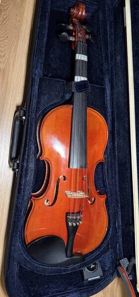 K525 August F. K Hr Violin Full Size 4/4 Includes Case And Extras