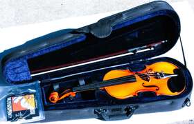 Becker 1000 1/4 Model Violin With Case Bow And Dominant Strings
