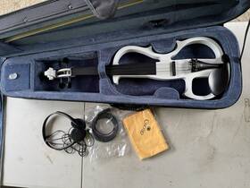 Cecilio Evn100s Petz E-violin Set With Bow Case Headphones And Cable