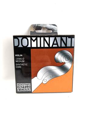 135b Connolly Music Company 003918600264 Thomastik-infeld Dominant Violin Set - 1/2 Scale No.