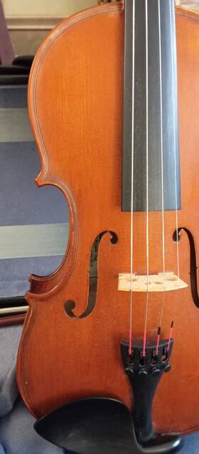 Euro 061n 4-string 4/4 Violin With Bow And Case