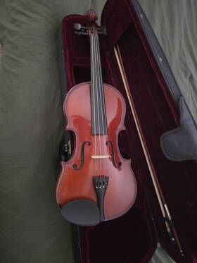 Giuliano Violins 071953 Acoustic Violin 4/4 Varnish Brown 4-string With Bow Case