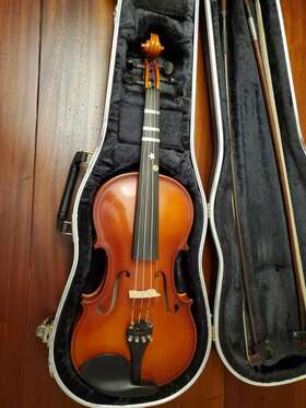 R300e4 Roth Scherl And Model 4/4 Violin With 2 Bows