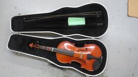 Scherl & Roth R203e Brown And 3/4 Violin Comes With Case Bow R203e13 Tdy030367