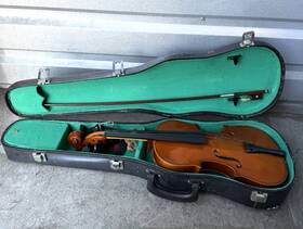 Axl-10 Stradella Size 4/4 Violin With Case And Bow