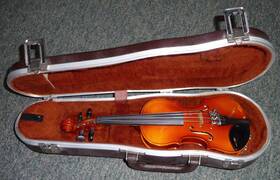 44604 Suzuki Made By 1/16 220 Violin Model 900. Nagoya Japan. With Bow-w/case
