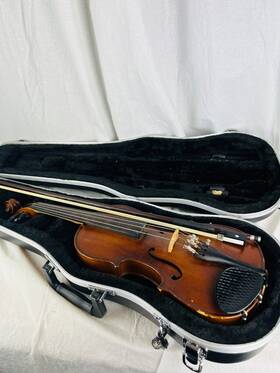 Wl50e3 William Lewis And Son Wm 3/4 Violin With Case Bow