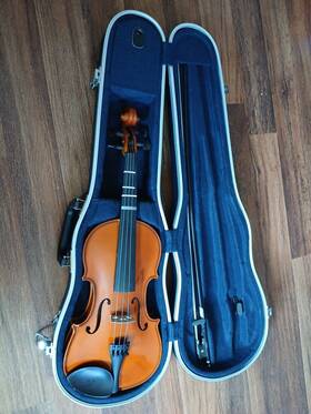 Yvn-003-u Yamaha Model V3 4/4 Student Violin With Bow And Hard Case