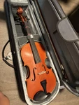 Yamaha 4/4 Acoustic Violin Varnish Brown W/ Case, Bow, Shoulder Rest, Chinrest. Fixed Price $300.00.