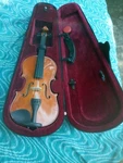 Cecilio Mendini MV200 3/4 Violin With Case And Shoulder Rest. There Is No Bow. Fixed Price $60.00.