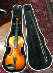 Leon Aubert Model 808 Sized 1/4 Violin With Case. Romania Serial 1212 Very Nice. Fixed Price $100.00.