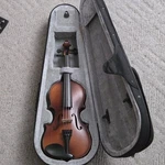 Mendini By Cecilio Violin Student Outfit With Case And Shoulder Rest. Fixed Price $40.00.